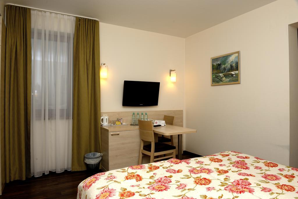 Hotel Nad Przelomem Sromowce Nizne Exterior photo